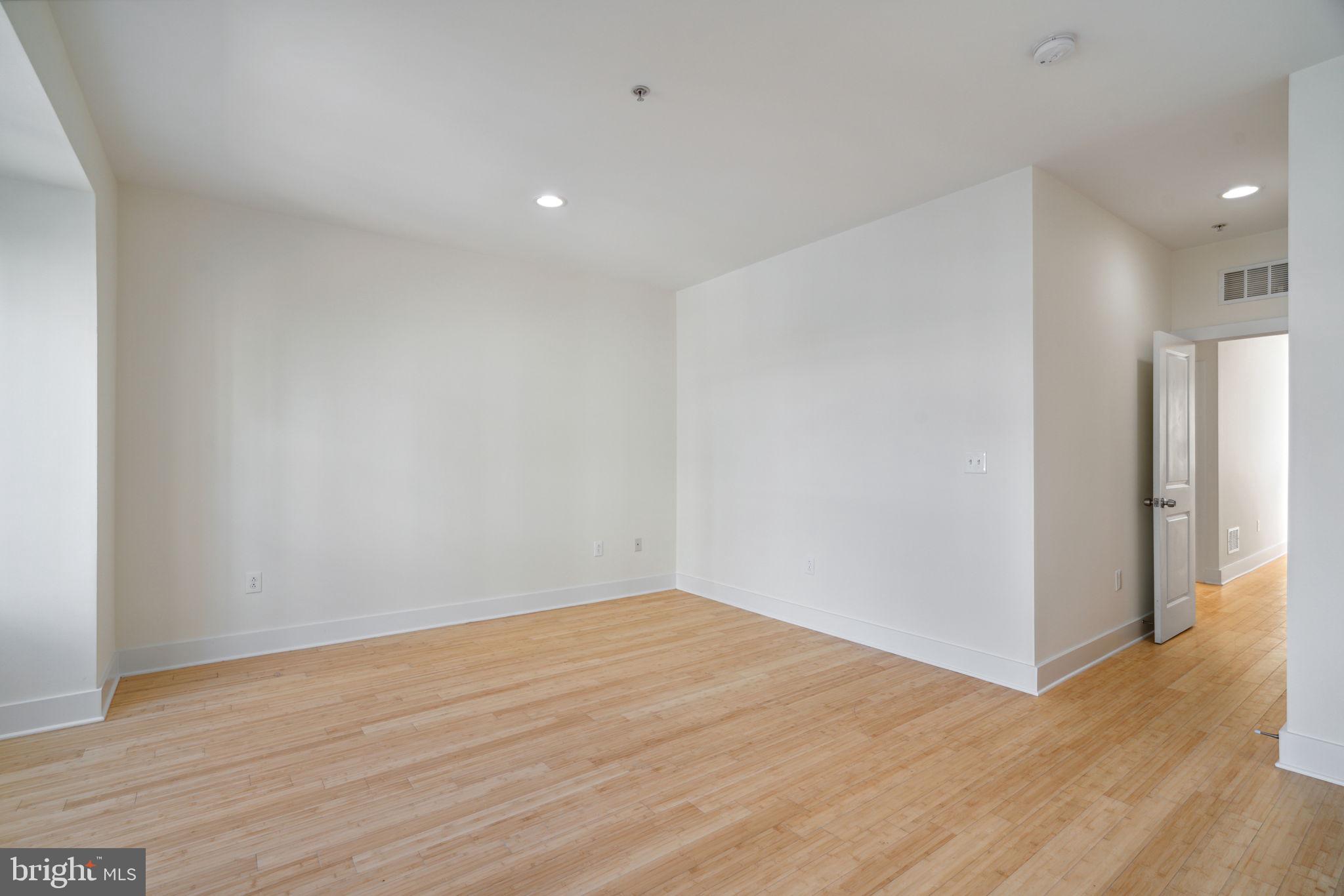 1110 LEOPARD STREET