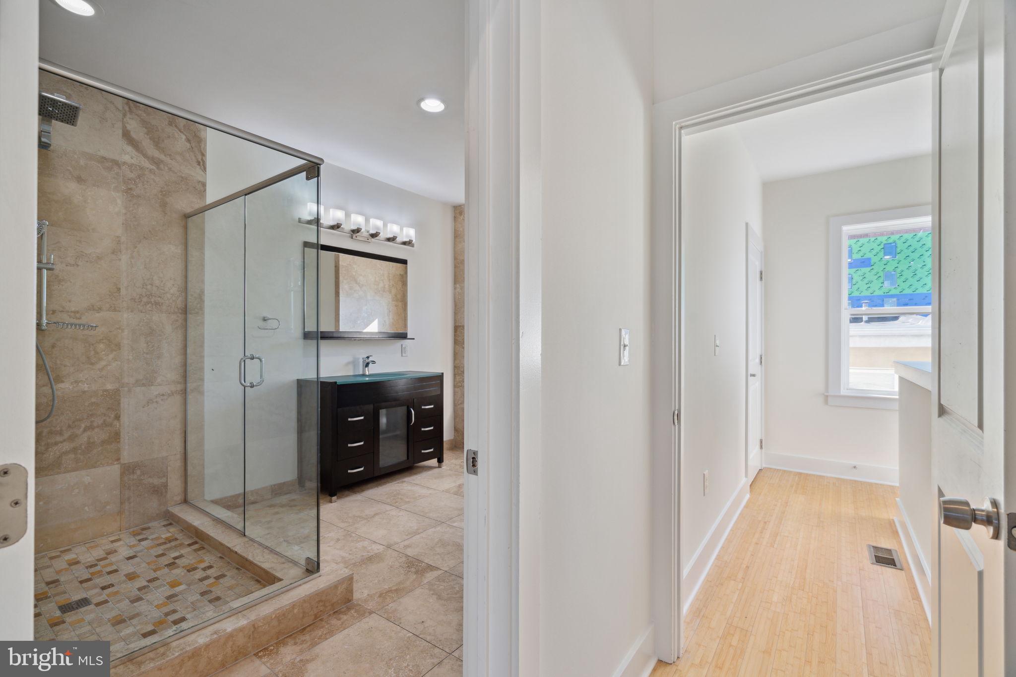 1110 LEOPARD STREET