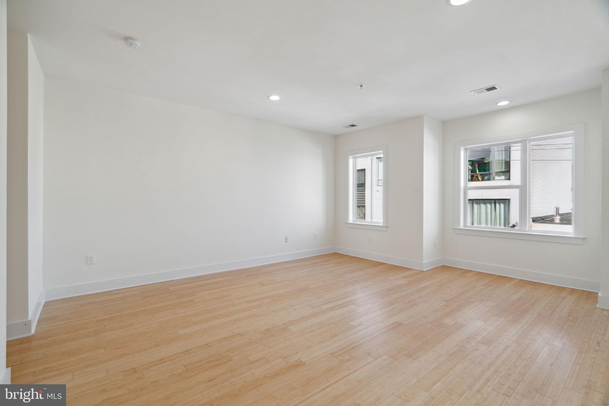 1110 LEOPARD STREET