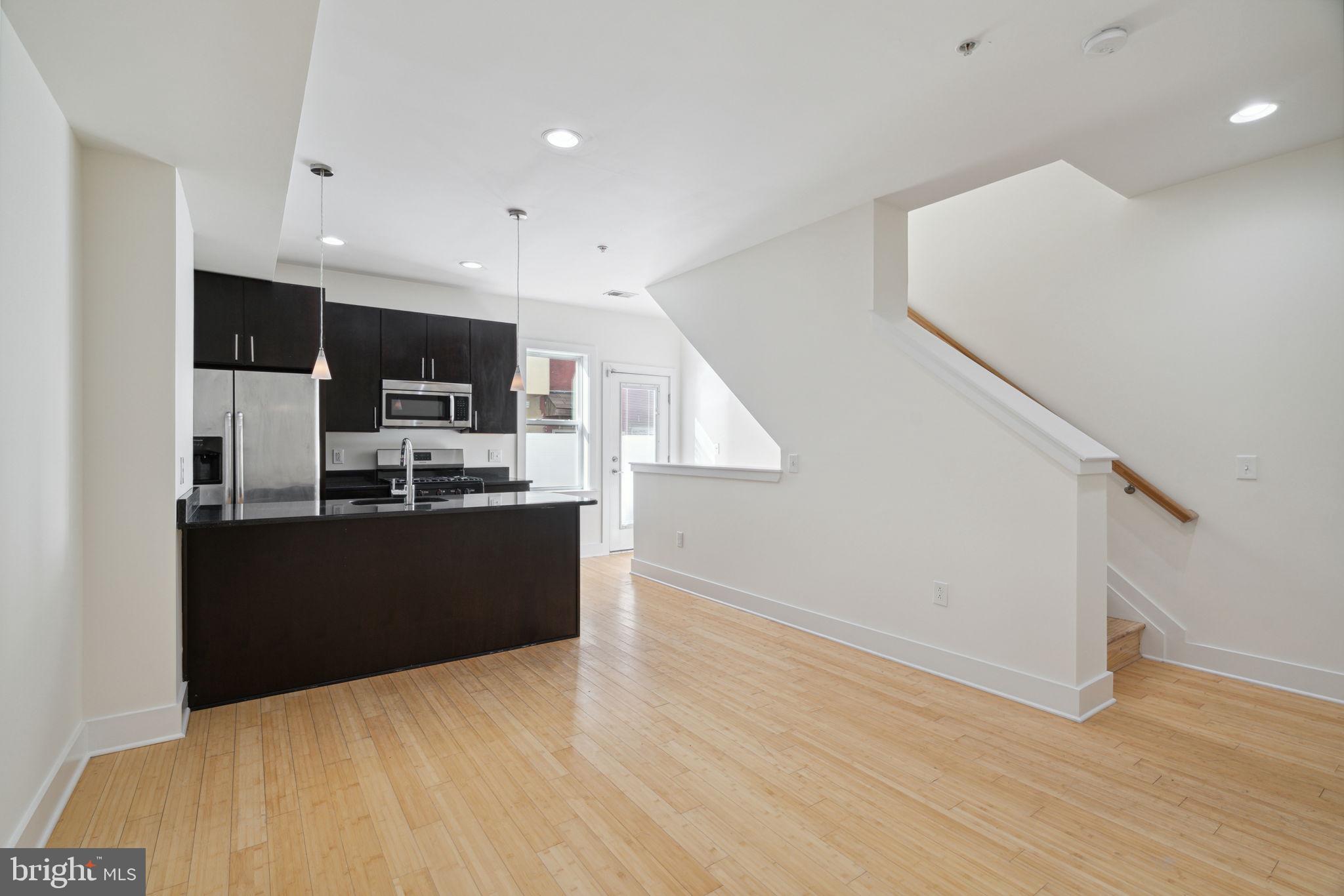 1110 LEOPARD STREET