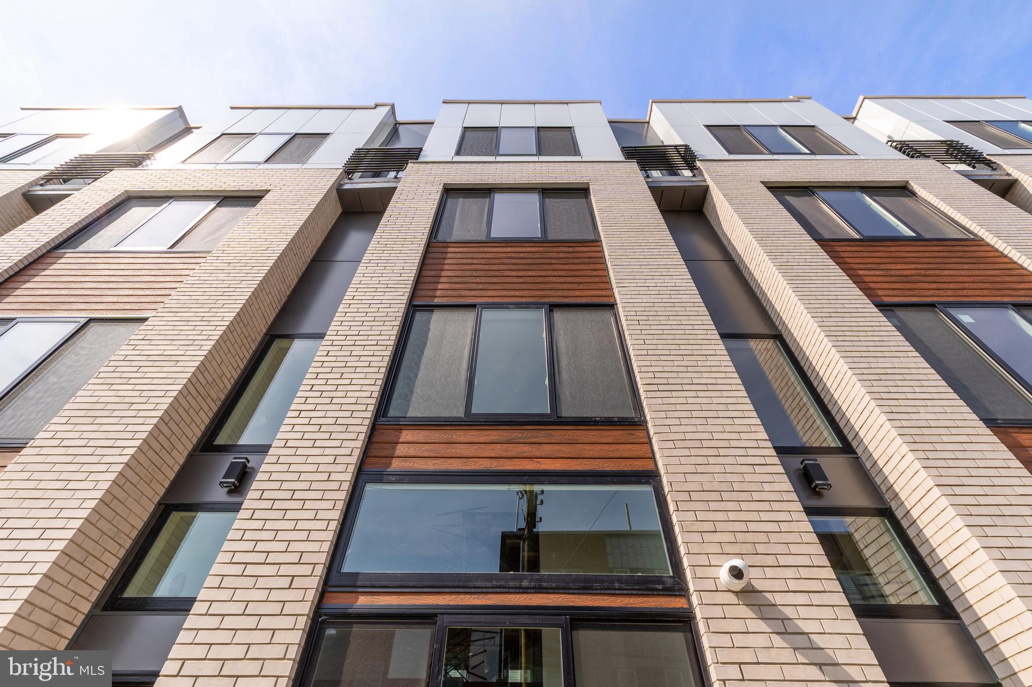 2610 E HAGERT STREET