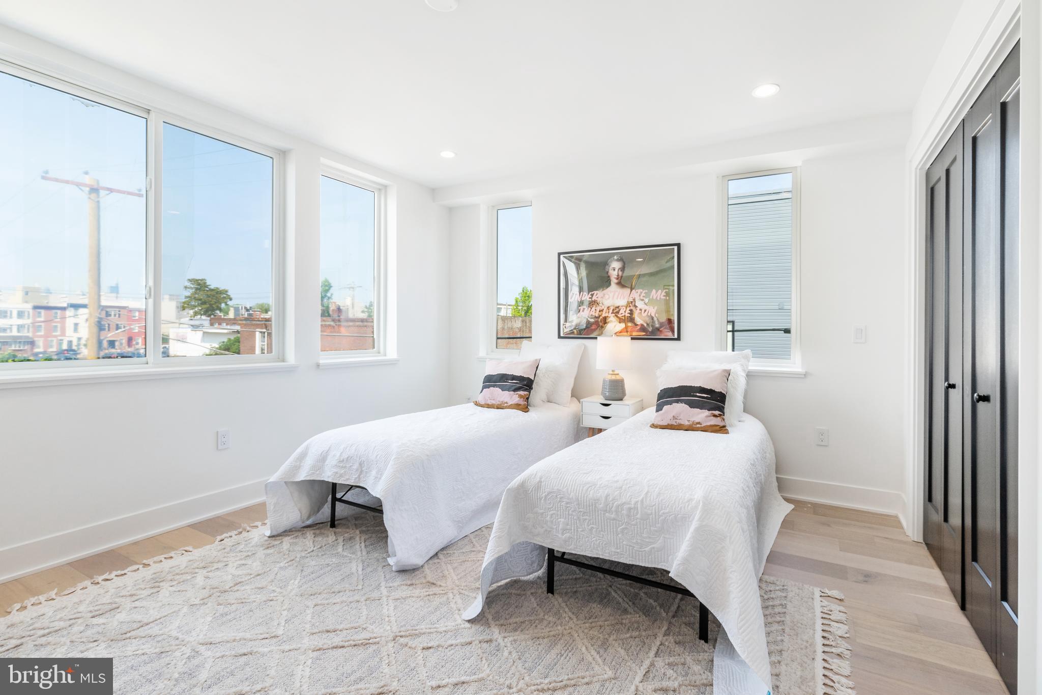 2610 E HAGERT STREET