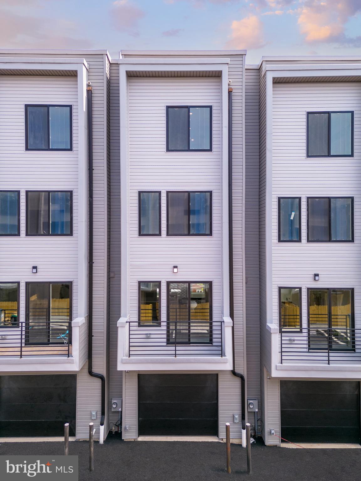 2610 E HAGERT STREET