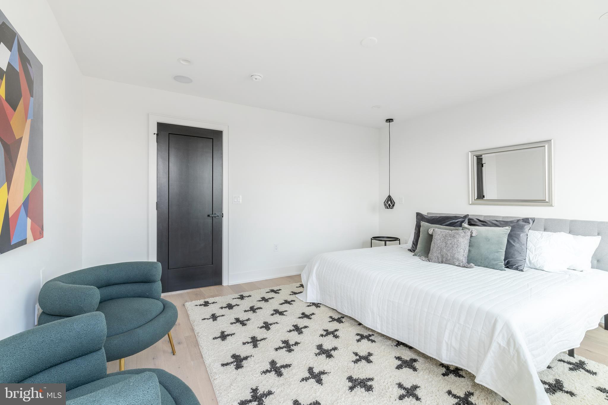 2610 E HAGERT STREET