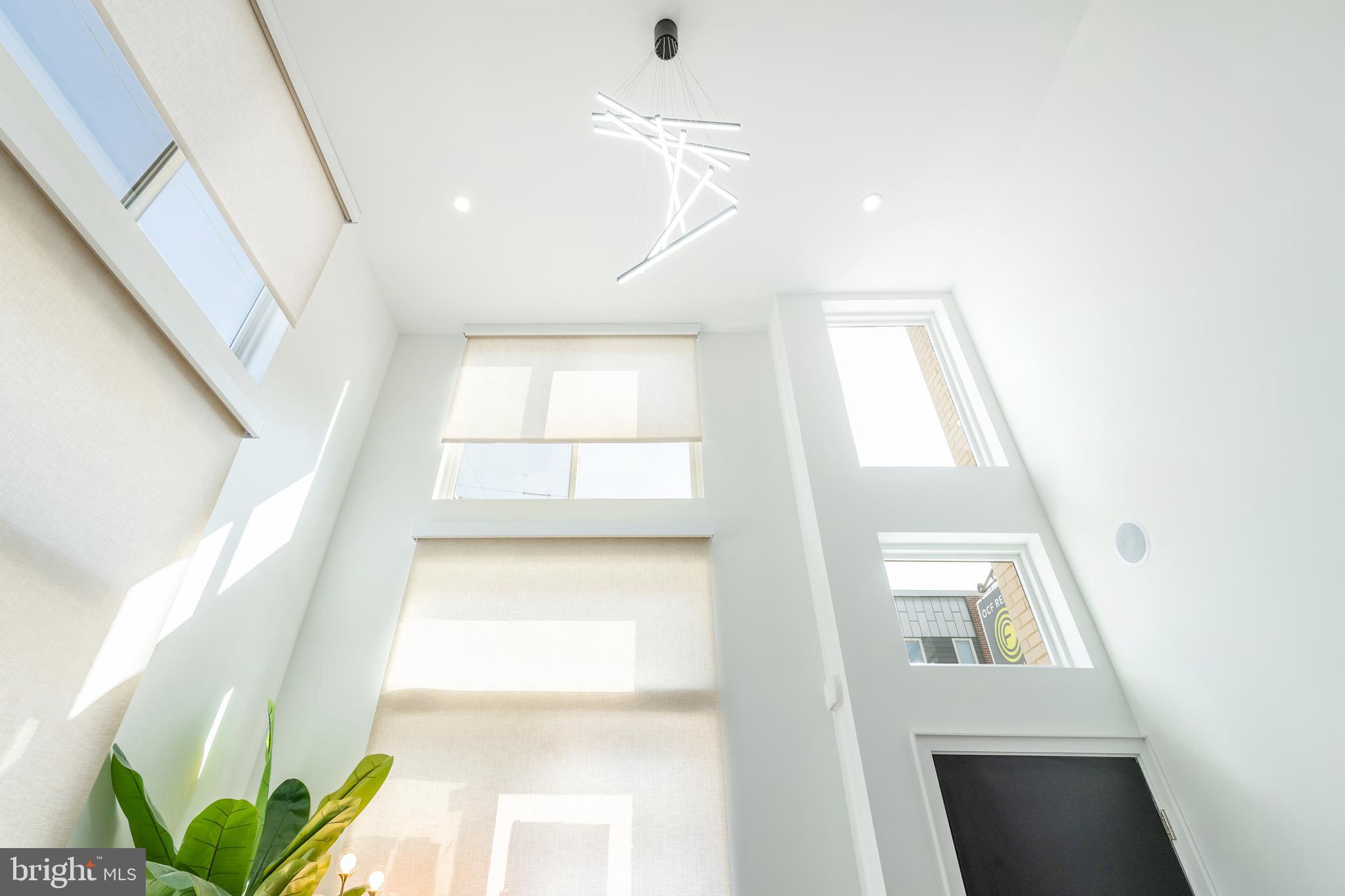 2610 E HAGERT STREET