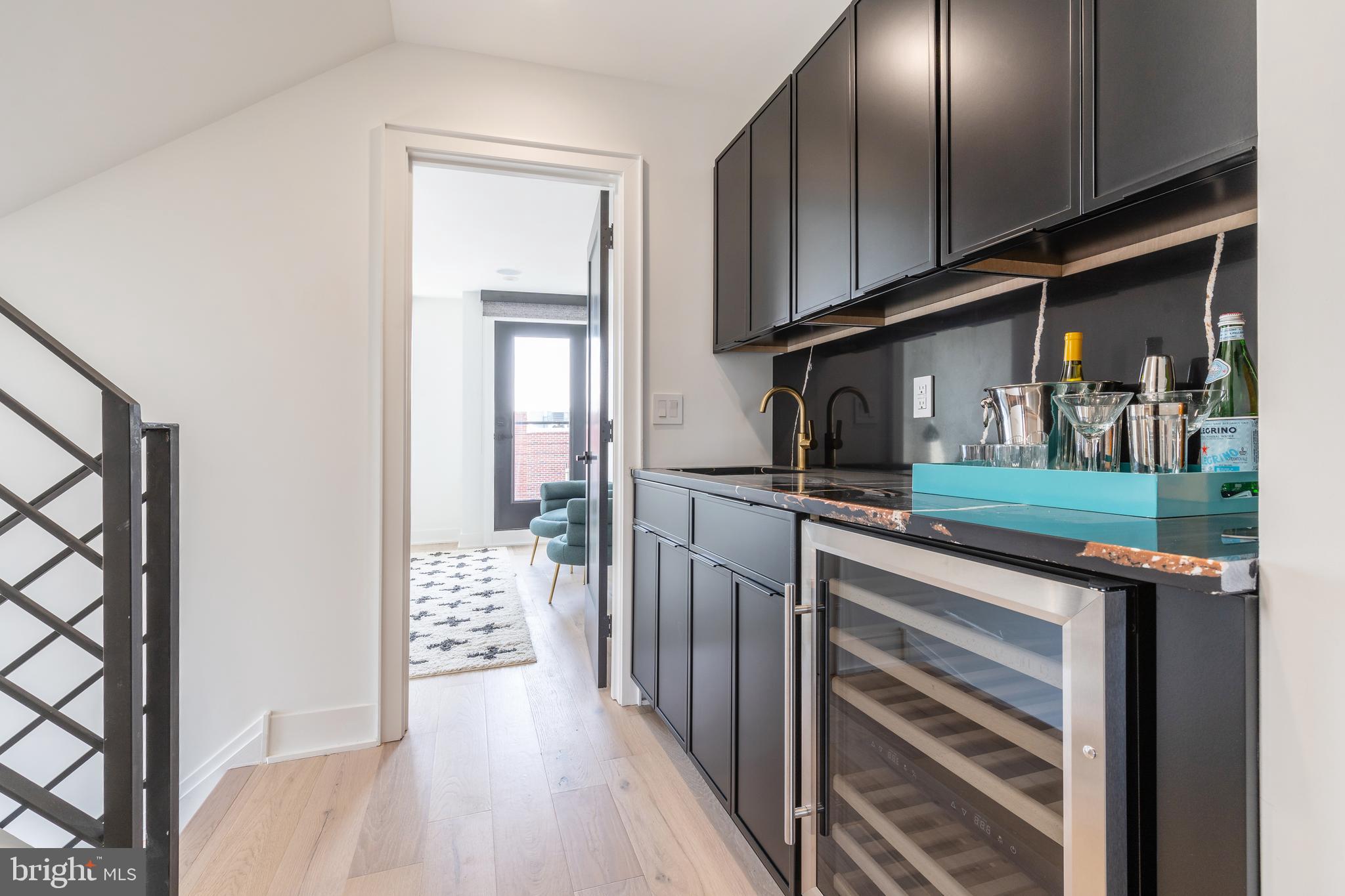 2610 E HAGERT STREET