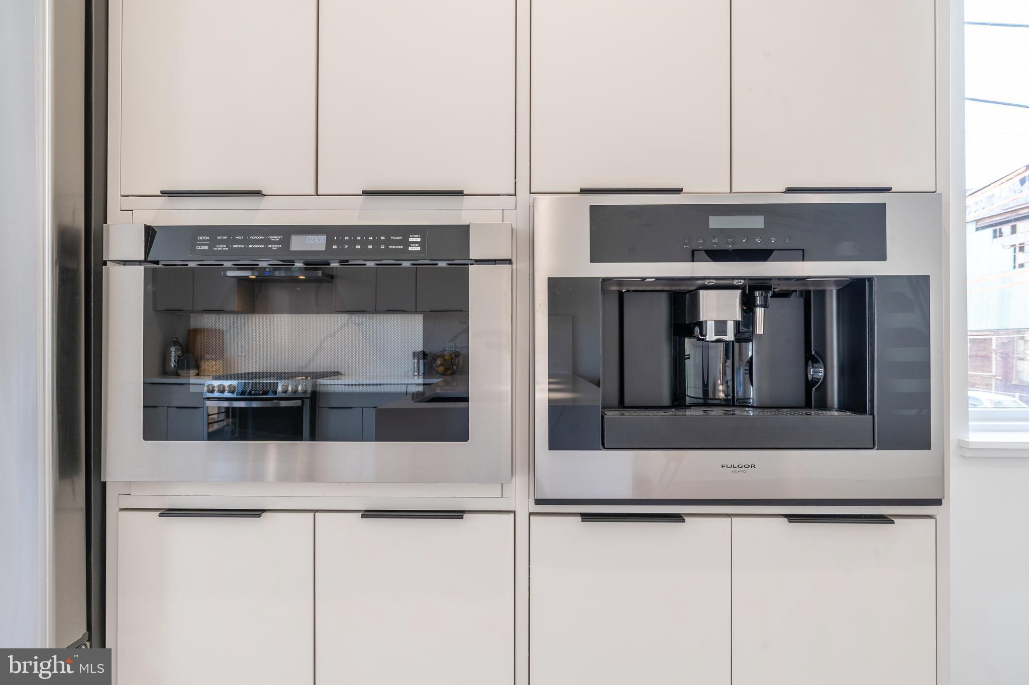 2610 E HAGERT STREET