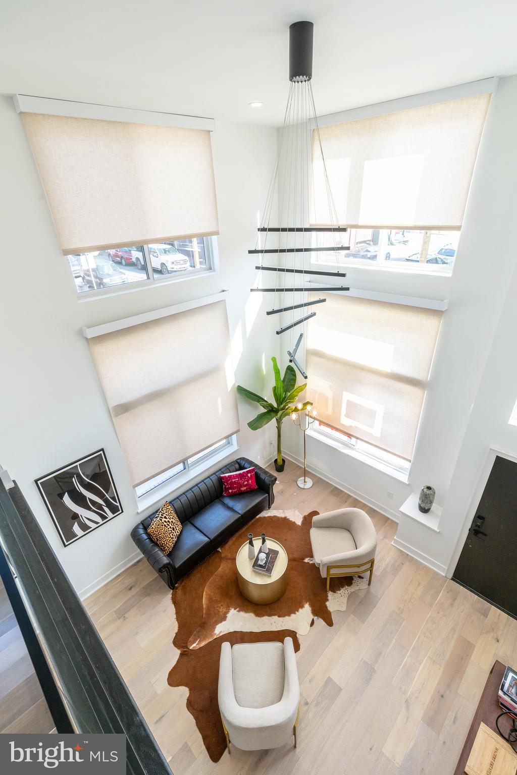 2610 E HAGERT STREET