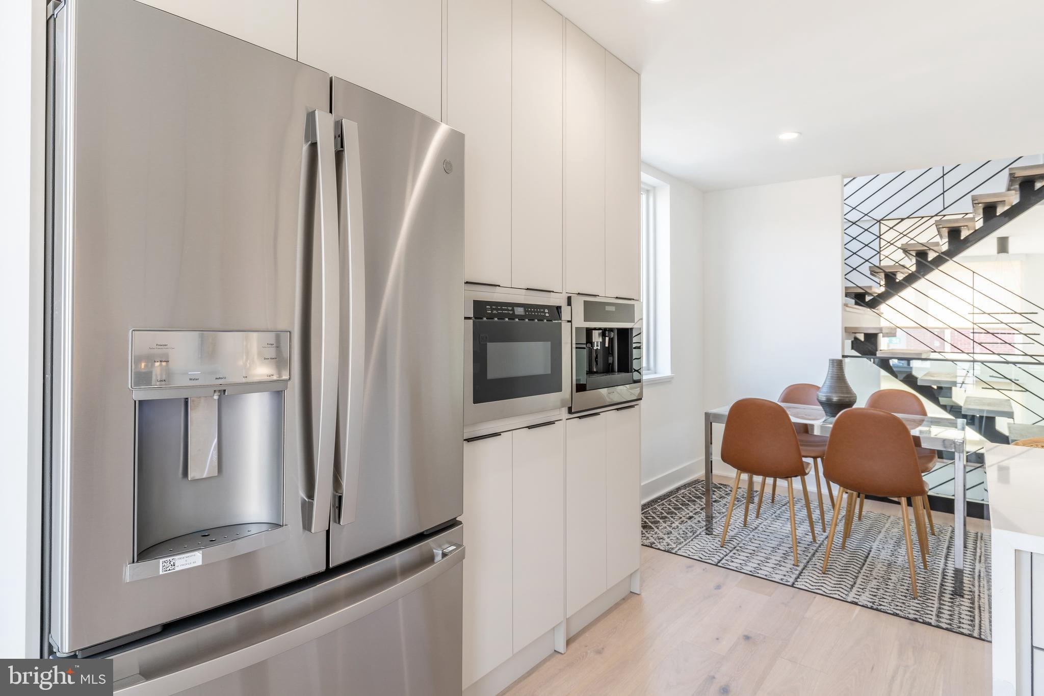 2610 E HAGERT STREET