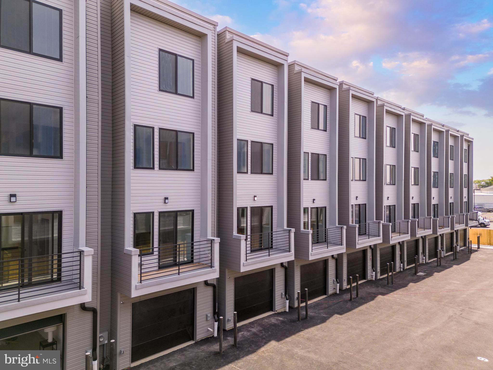 2610 E HAGERT STREET