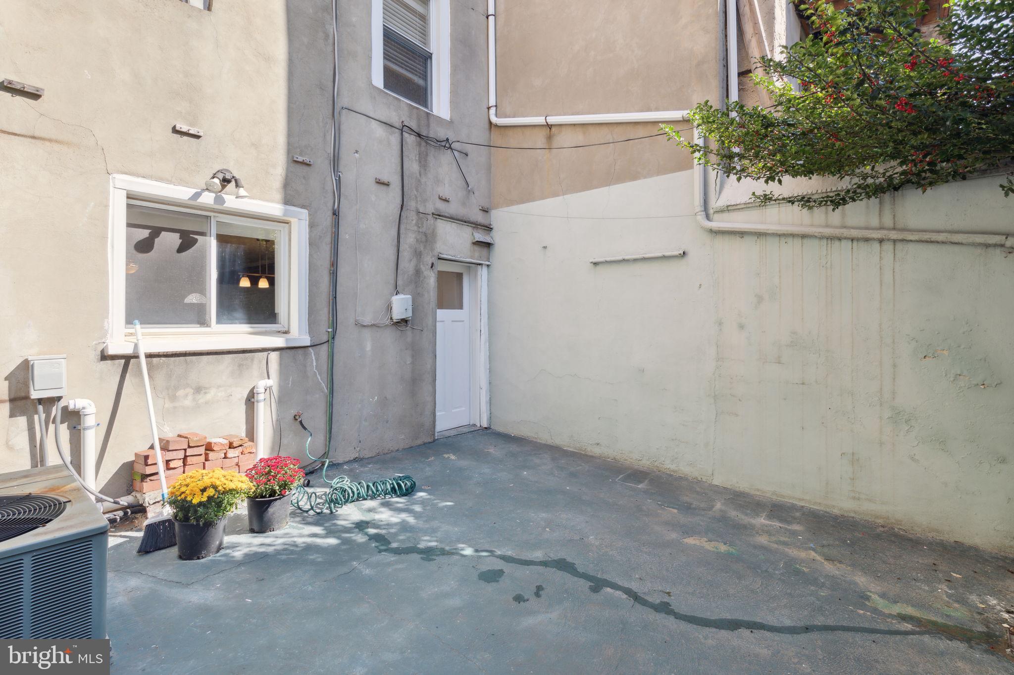 732 CARPENTER STREET
