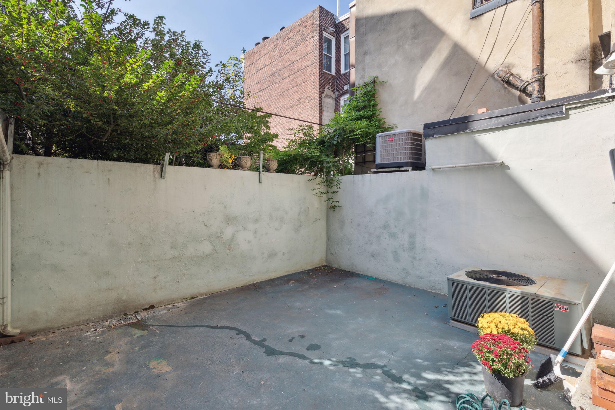 732 CARPENTER STREET