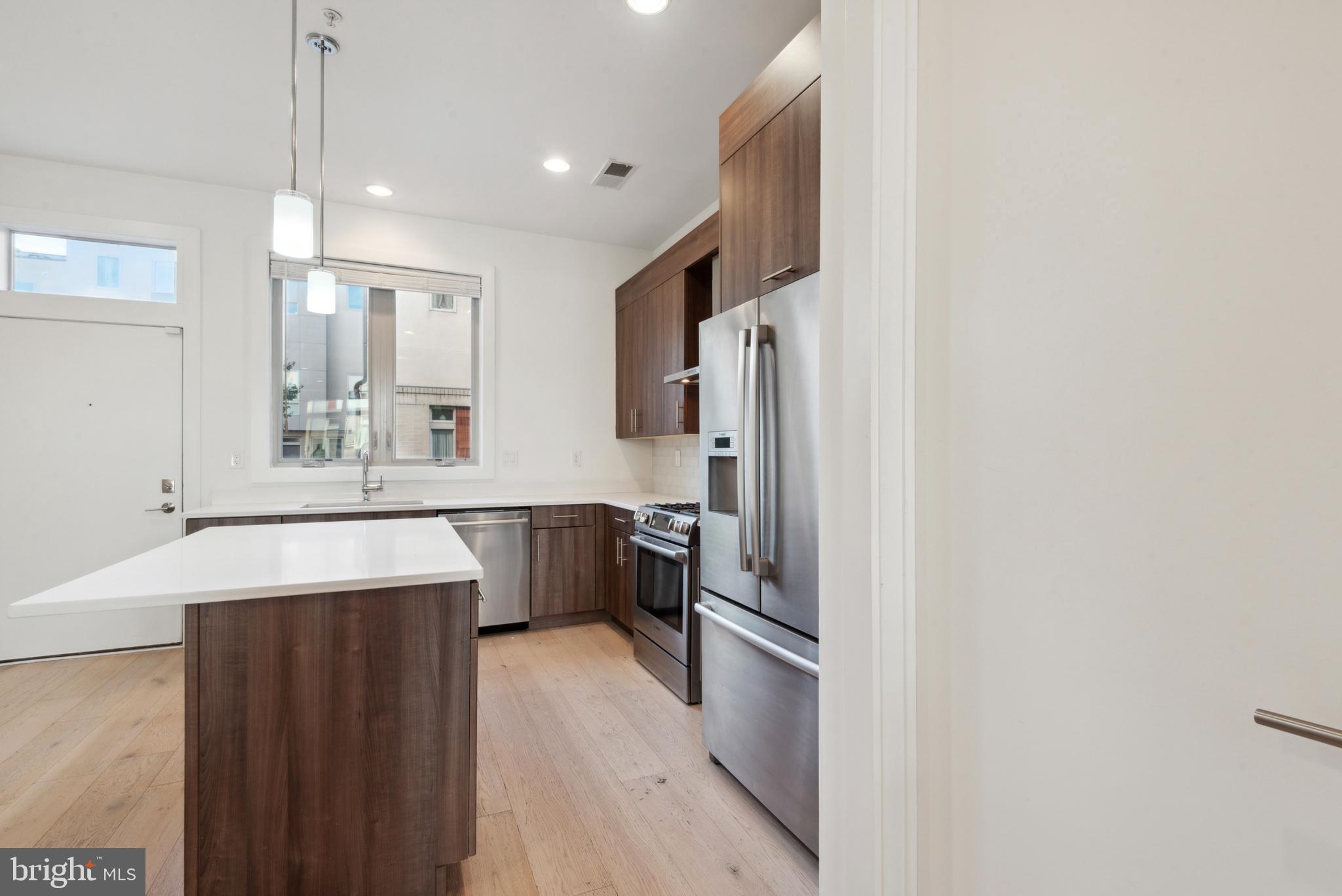 740 S COLUMBUS BOULEVARD 18