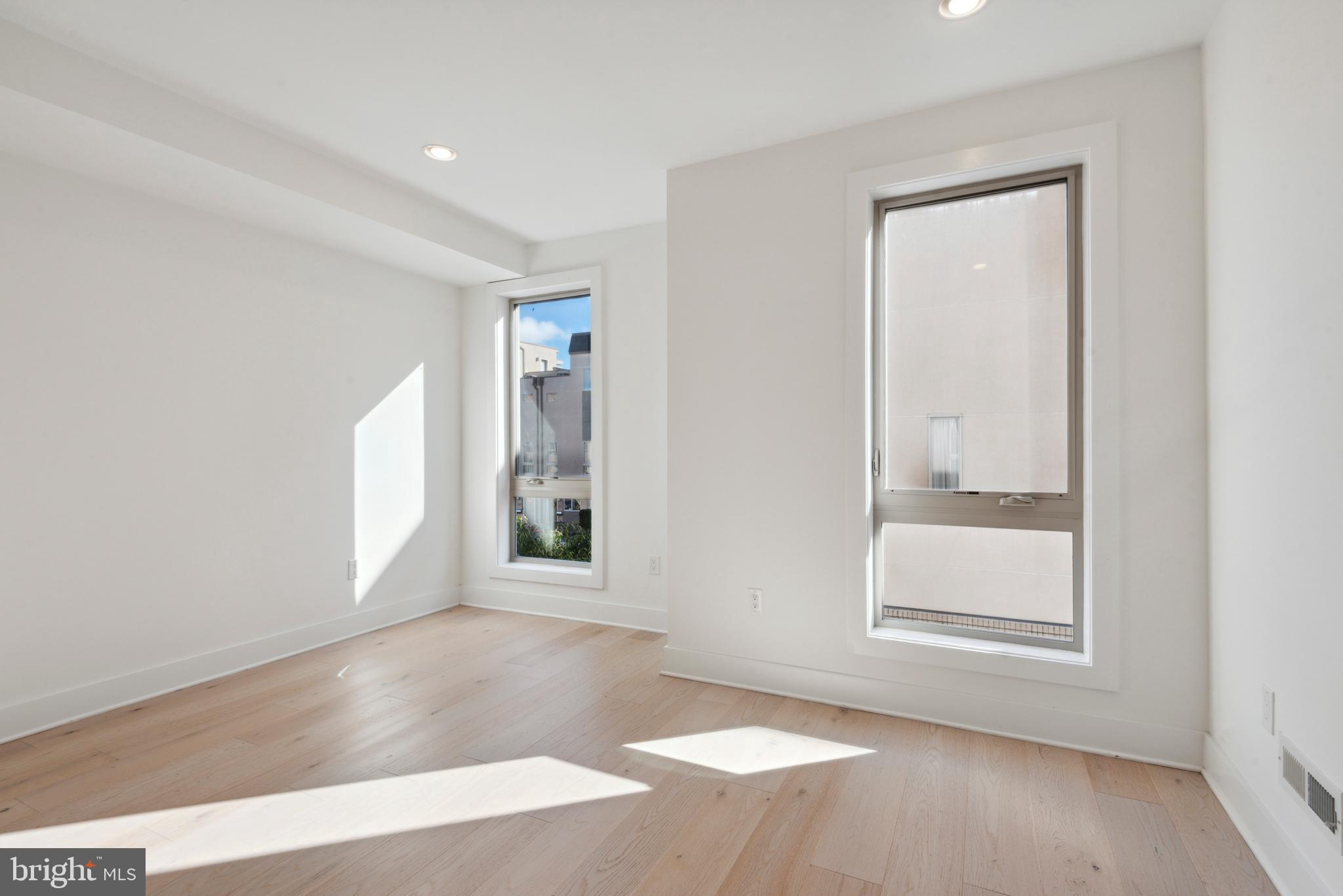 740 S COLUMBUS BOULEVARD 18
