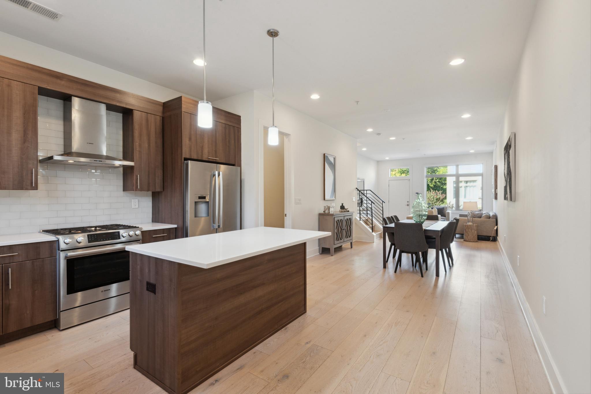 740 S COLUMBUS BOULEVARD 18