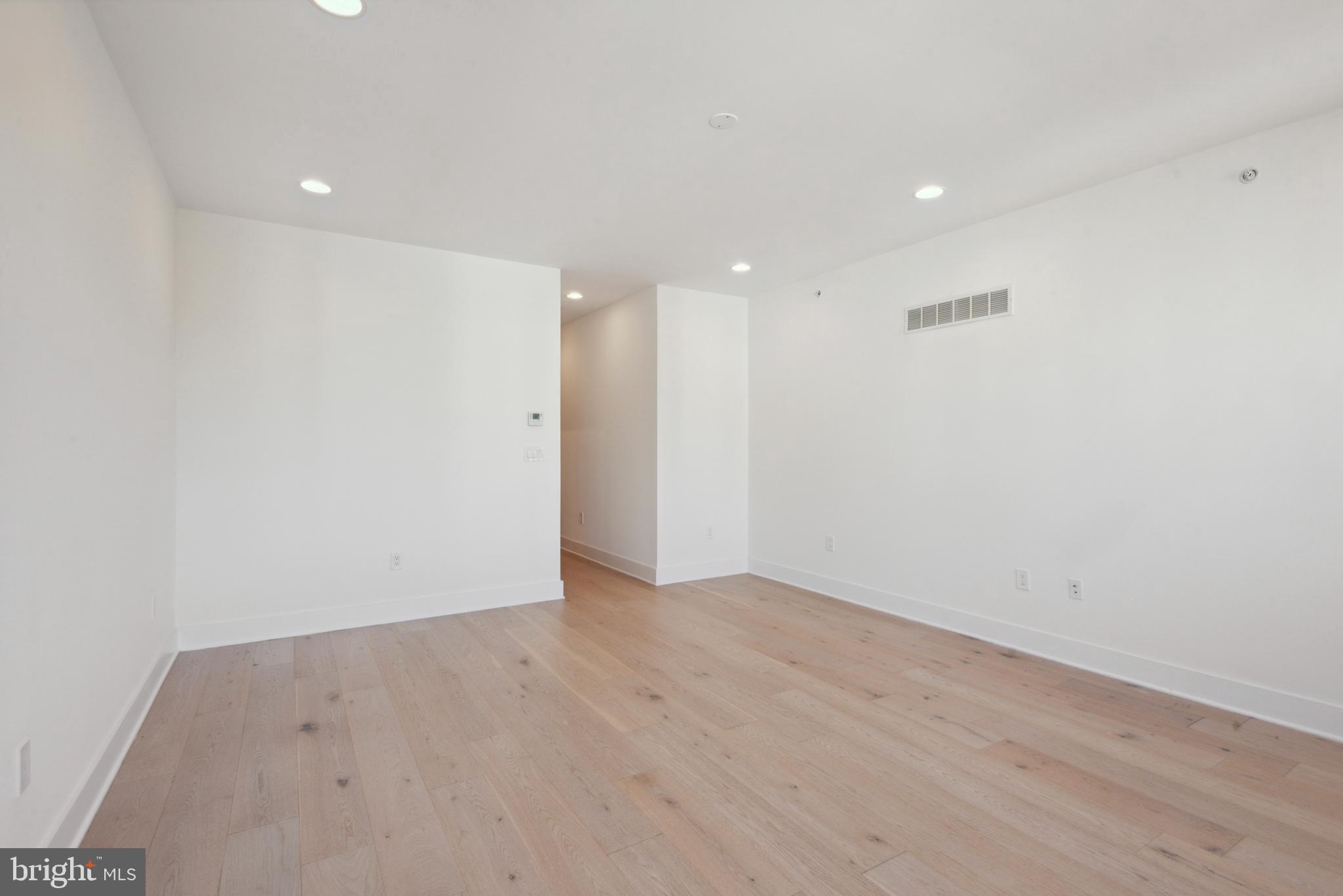 740 S COLUMBUS BOULEVARD 18