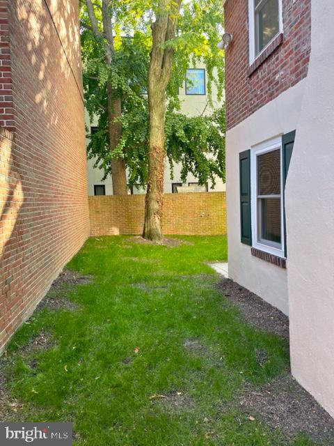 737 BRADFORD ALLEY
