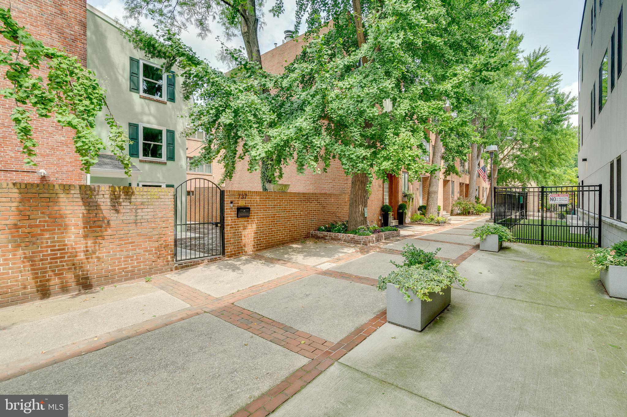 737 BRADFORD ALLEY