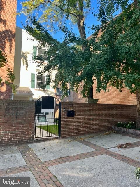 737 BRADFORD ALLEY