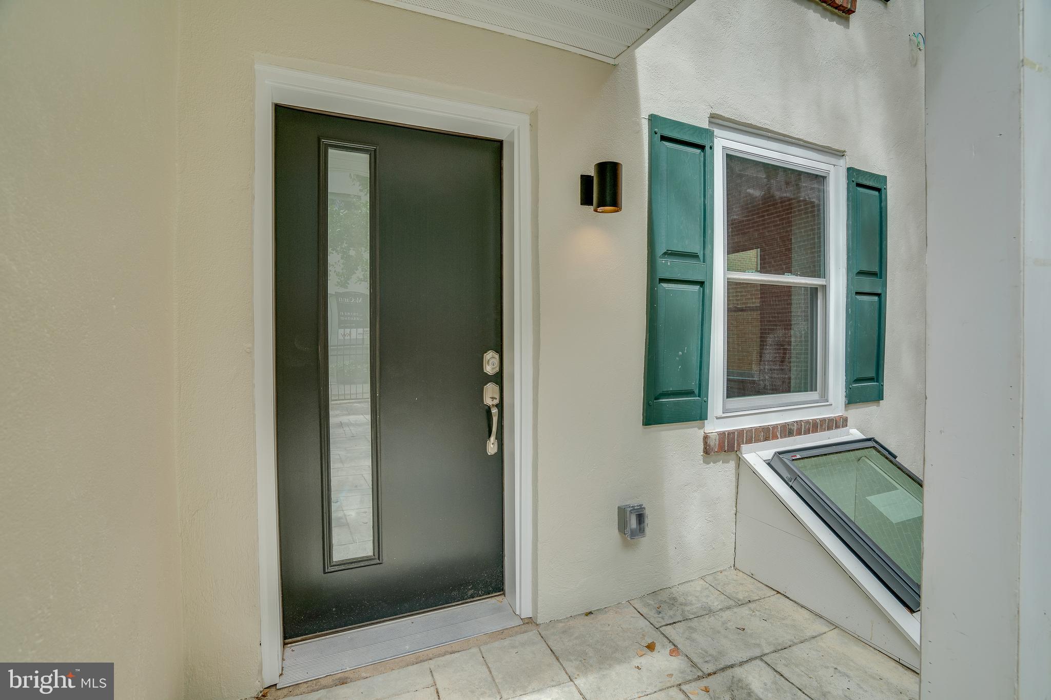 737 BRADFORD ALLEY