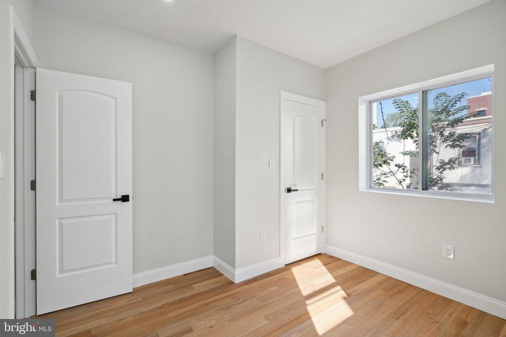 2421 OAKFORD STREET