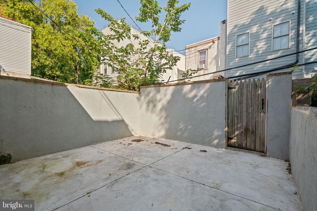 2421 OAKFORD STREET