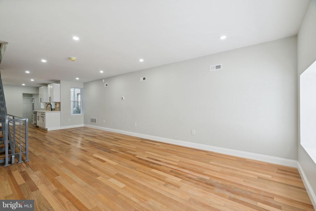 2421 OAKFORD STREET