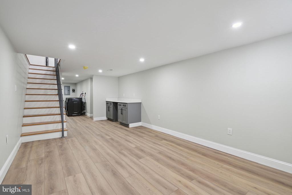 2421 OAKFORD STREET