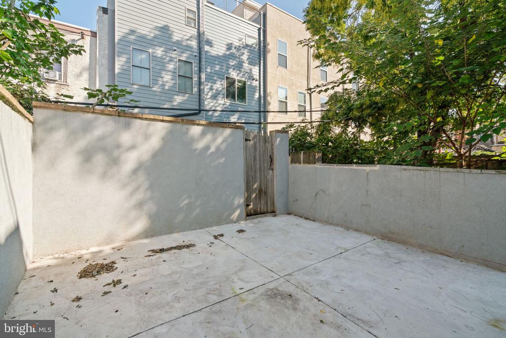 2421 OAKFORD STREET