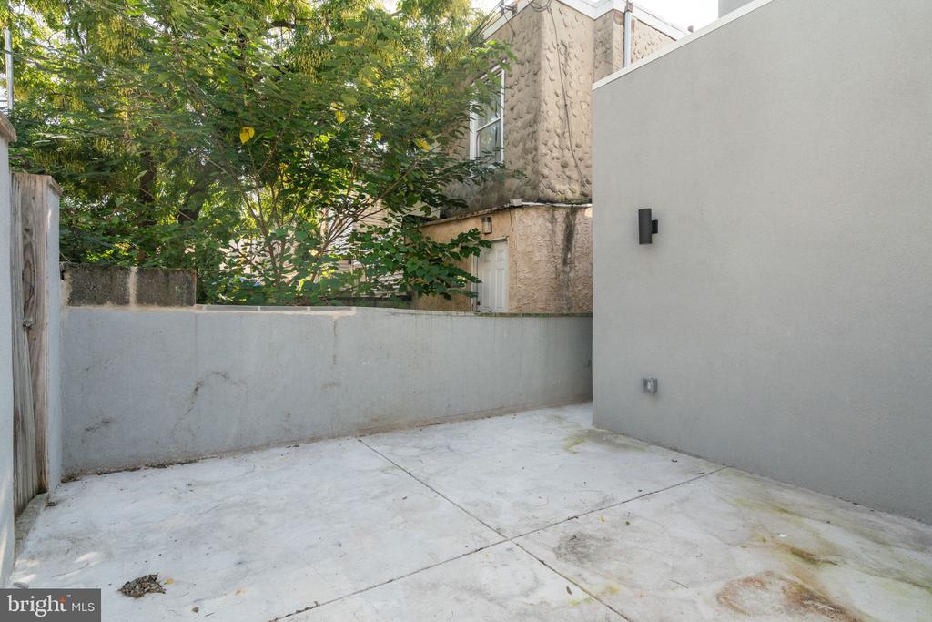 2421 OAKFORD STREET