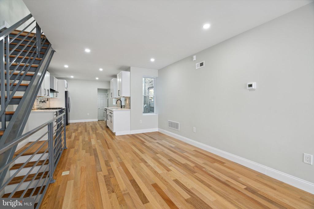 2421 OAKFORD STREET