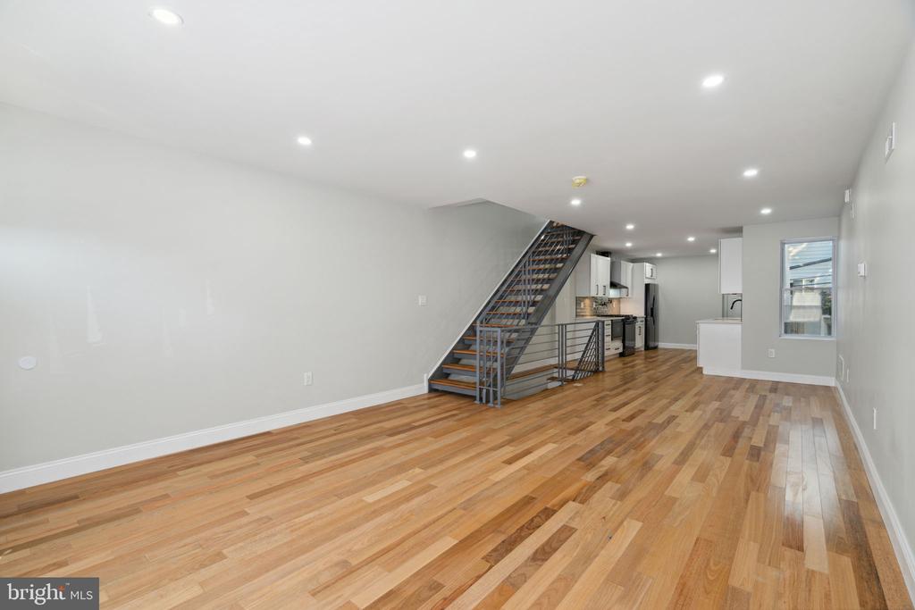 2421 OAKFORD STREET