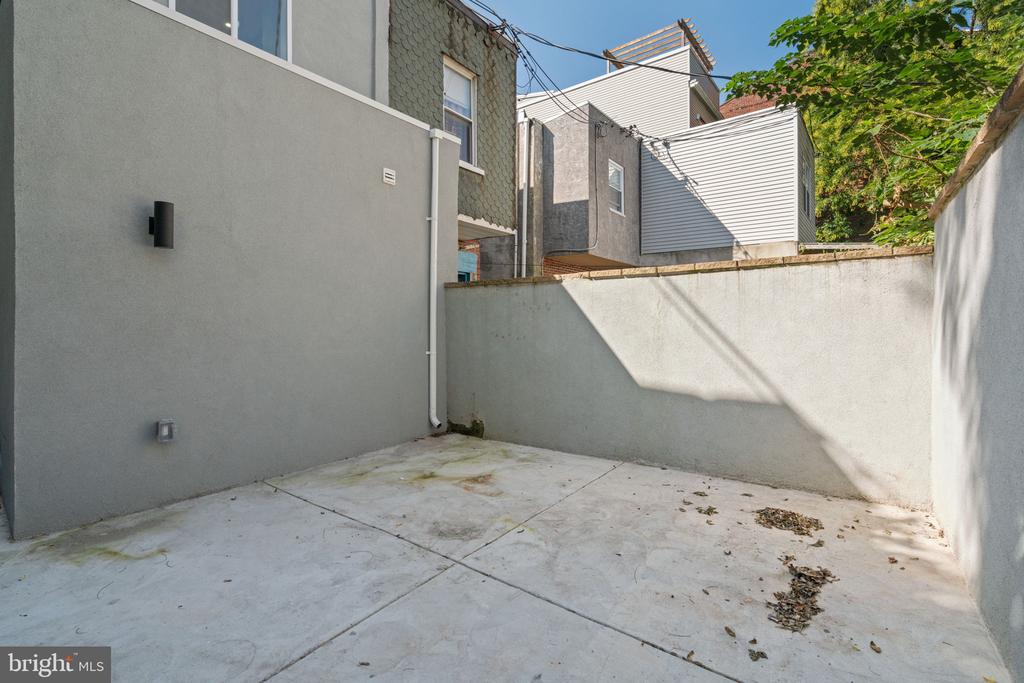 2421 OAKFORD STREET