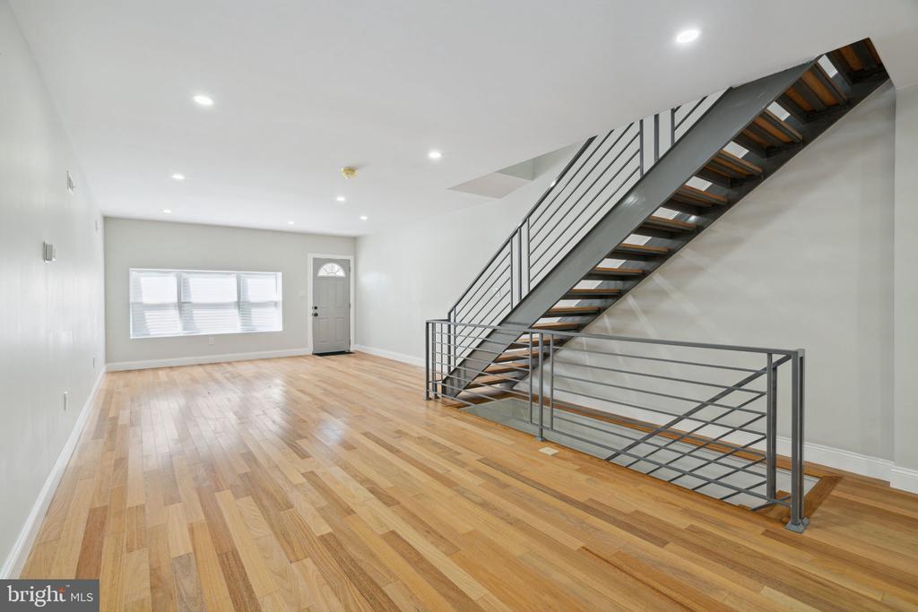 2421 OAKFORD STREET