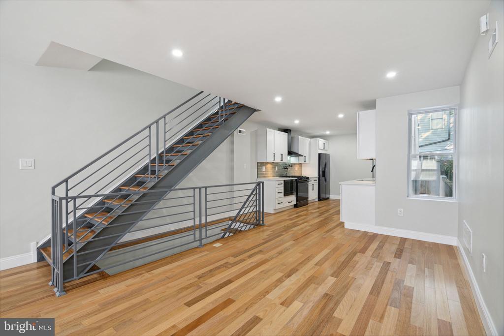 2421 OAKFORD STREET
