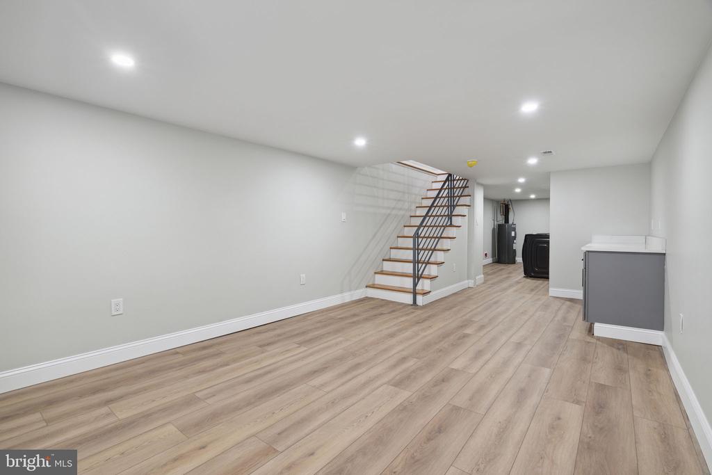 2421 OAKFORD STREET