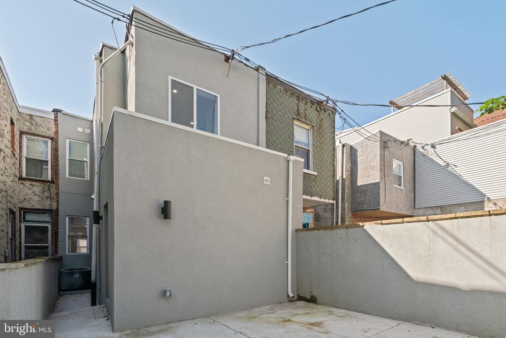 2421 OAKFORD STREET