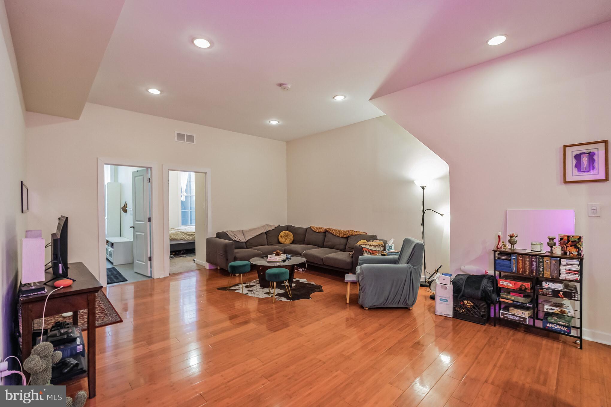 1729 RIDGE AVENUE