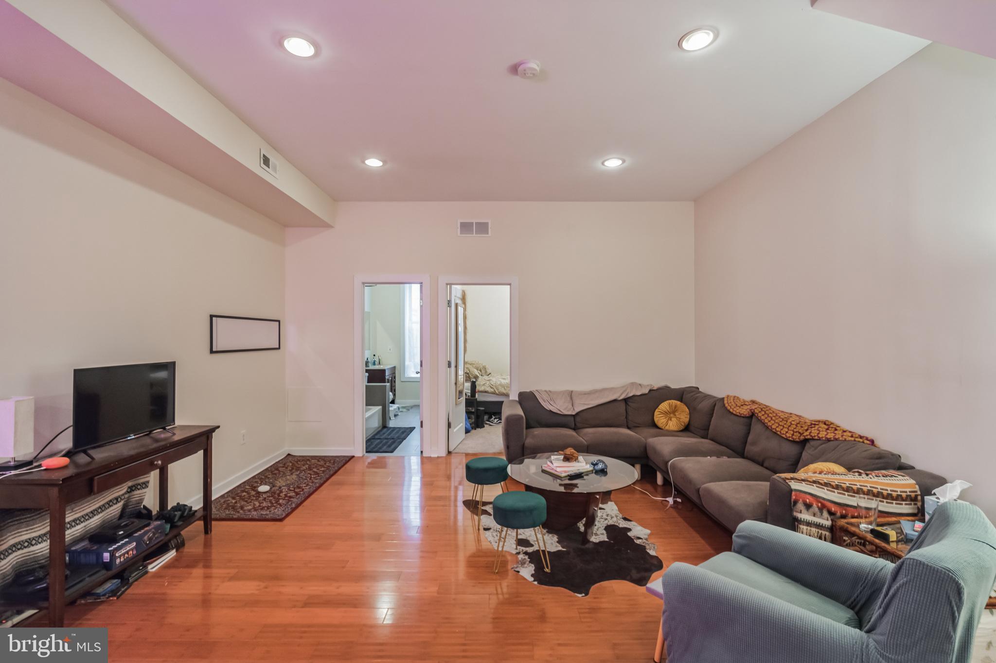 1729 RIDGE AVENUE
