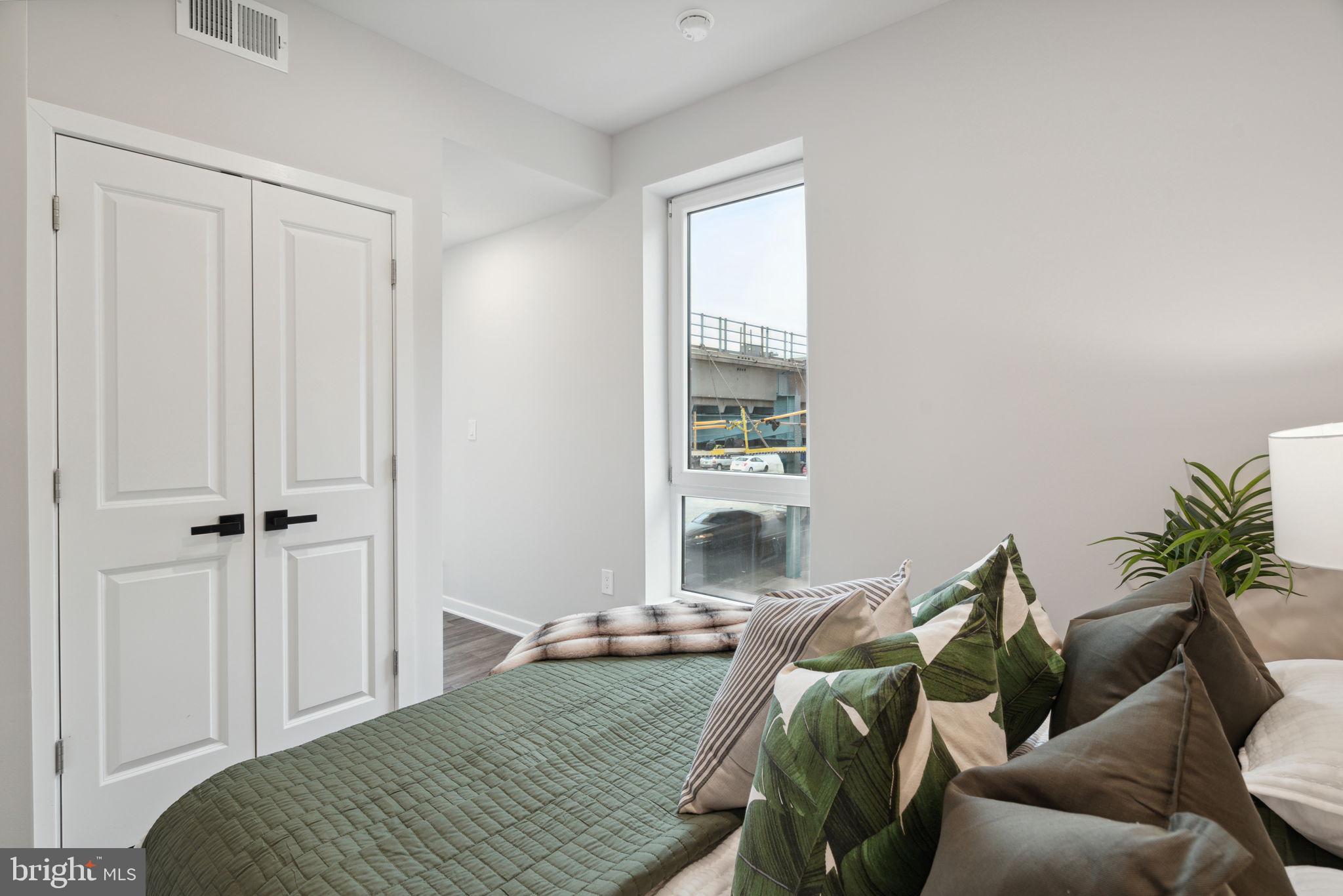 101 W OXFORD STREET 302