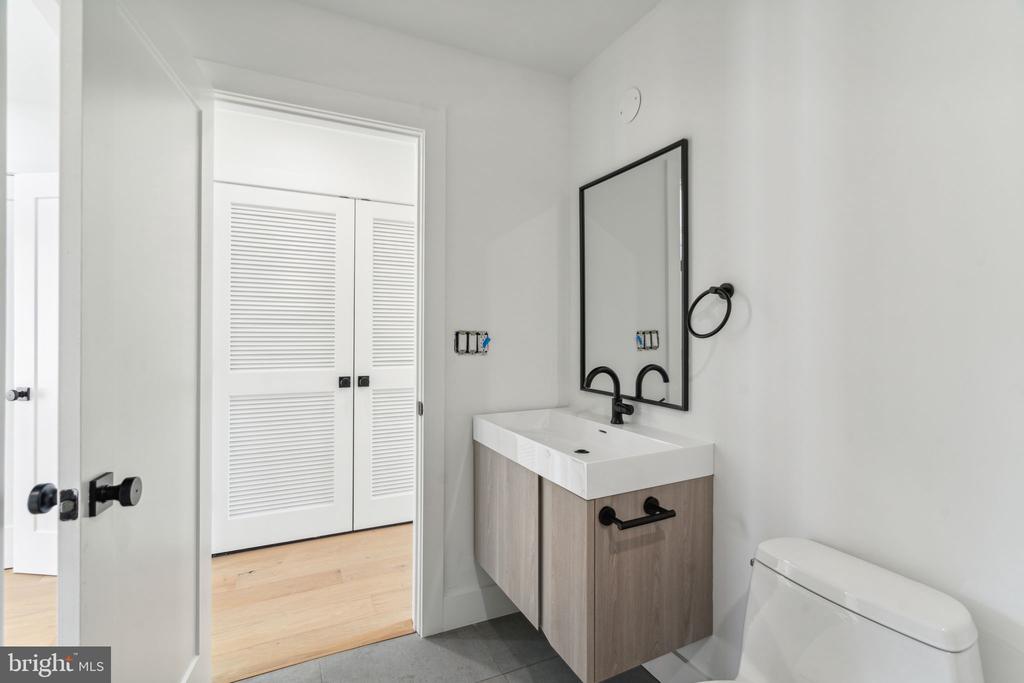 930 S BONSALL STREET