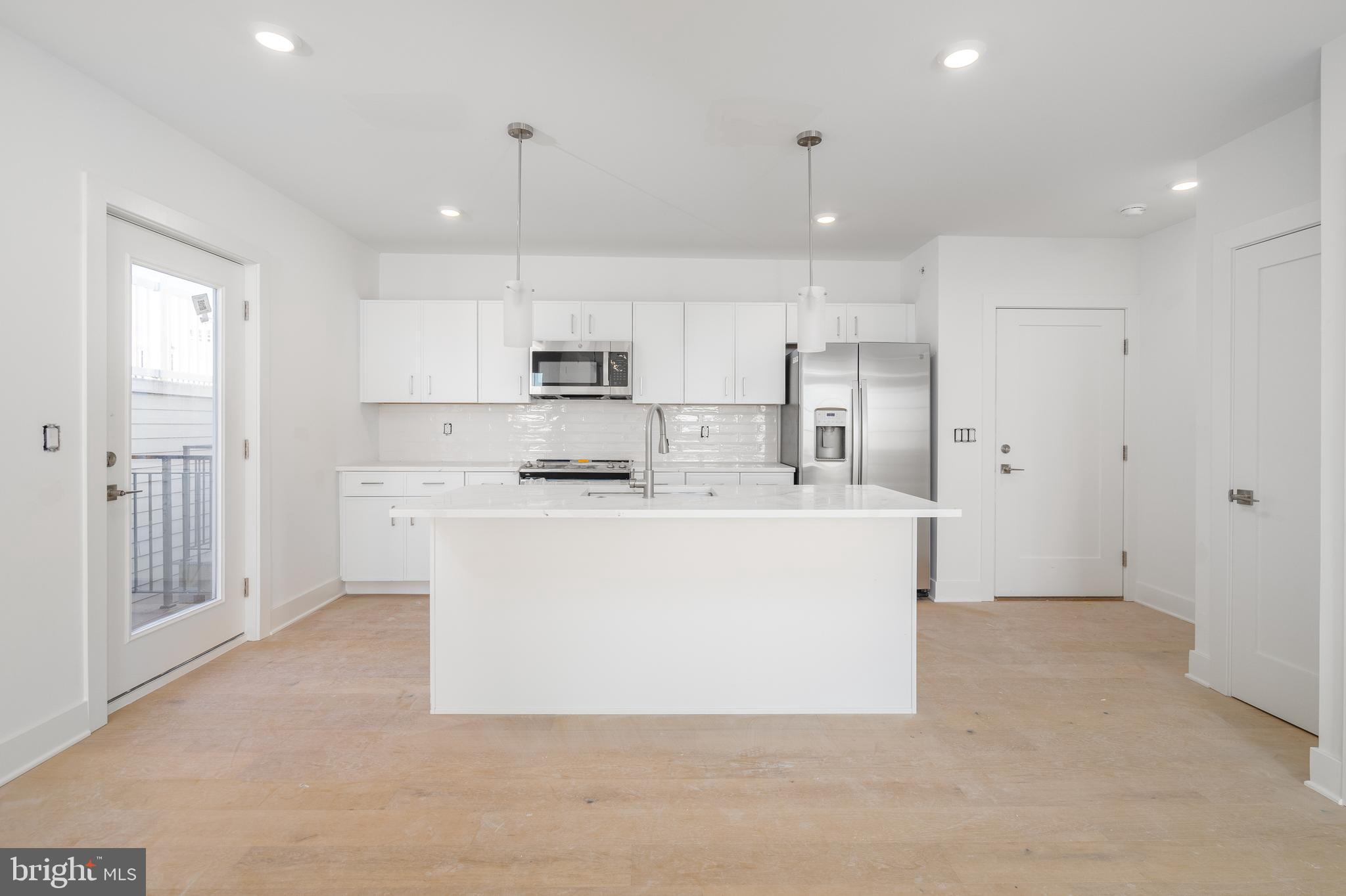 825 BAINBRIDGE STREET 401