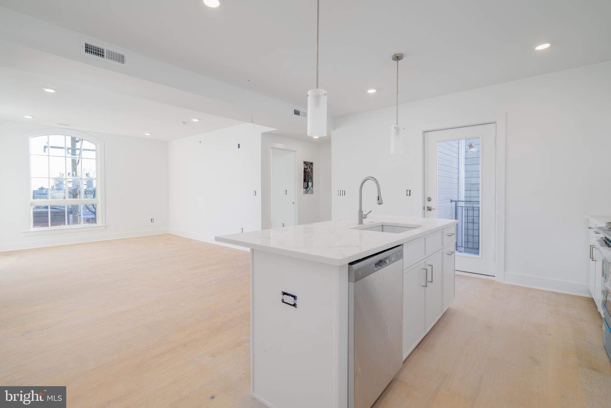 825 BAINBRIDGE STREET 401