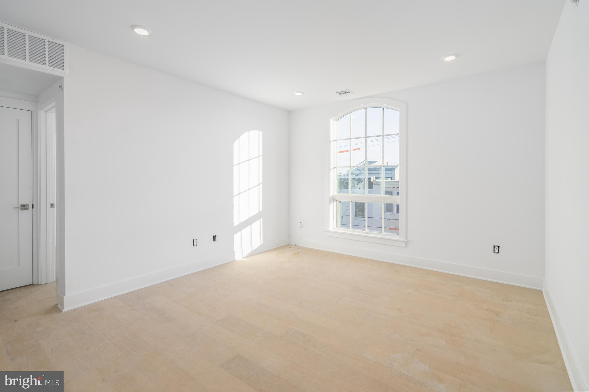 825 BAINBRIDGE STREET 401