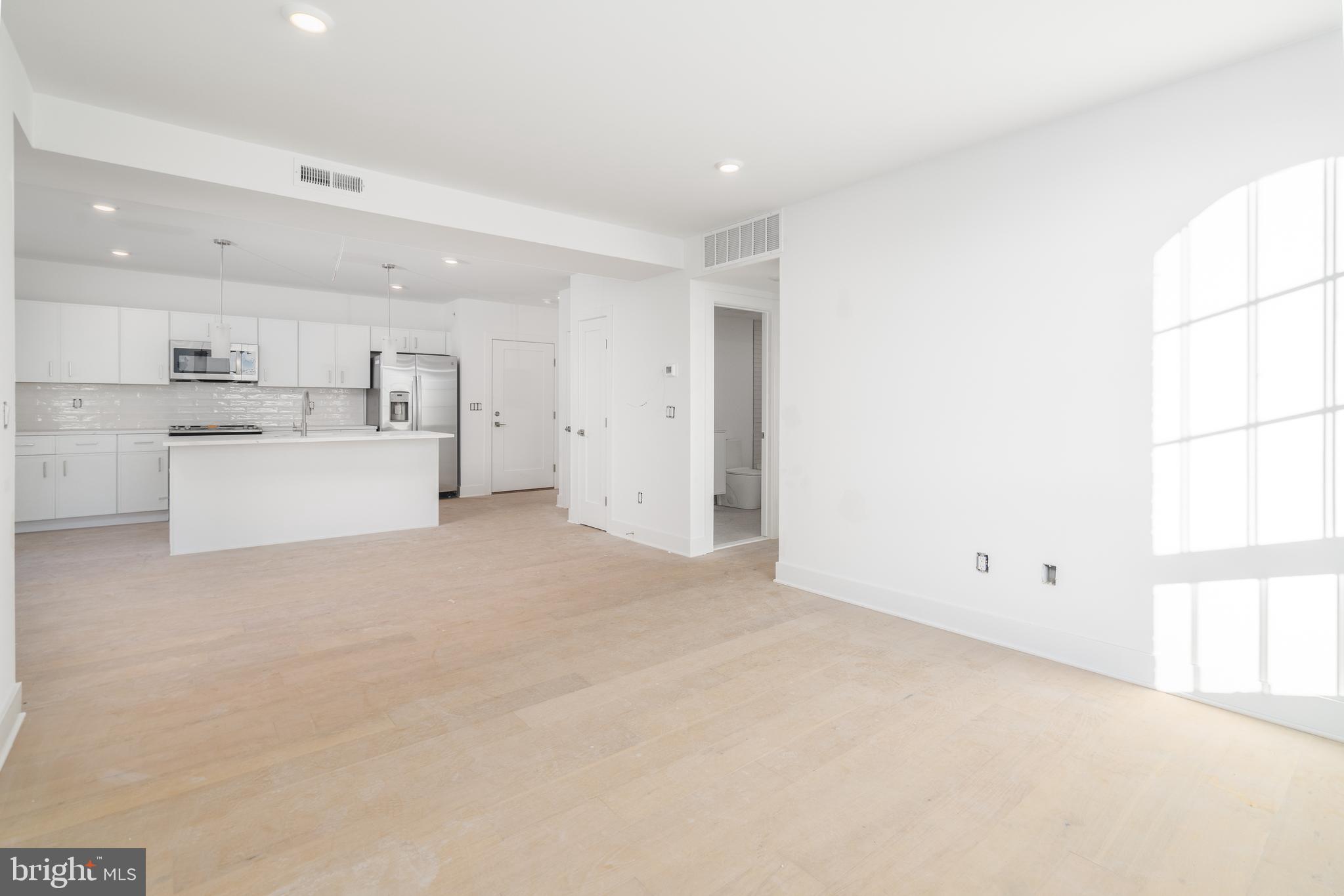 825 BAINBRIDGE STREET 401