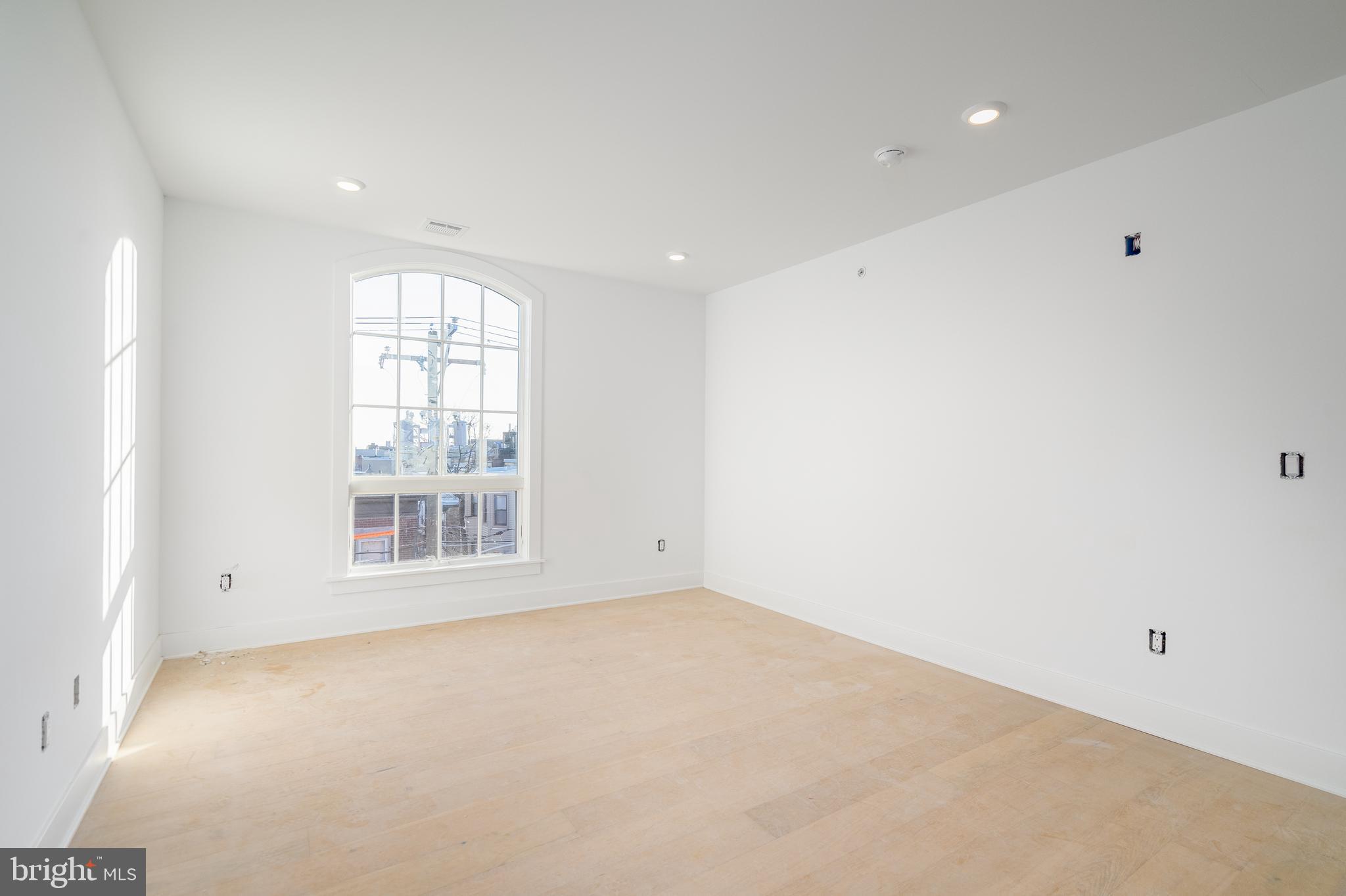 825 BAINBRIDGE STREET 401