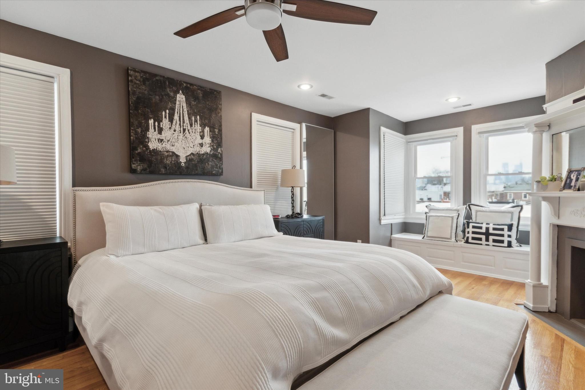 1312 E COLUMBIA AVENUE