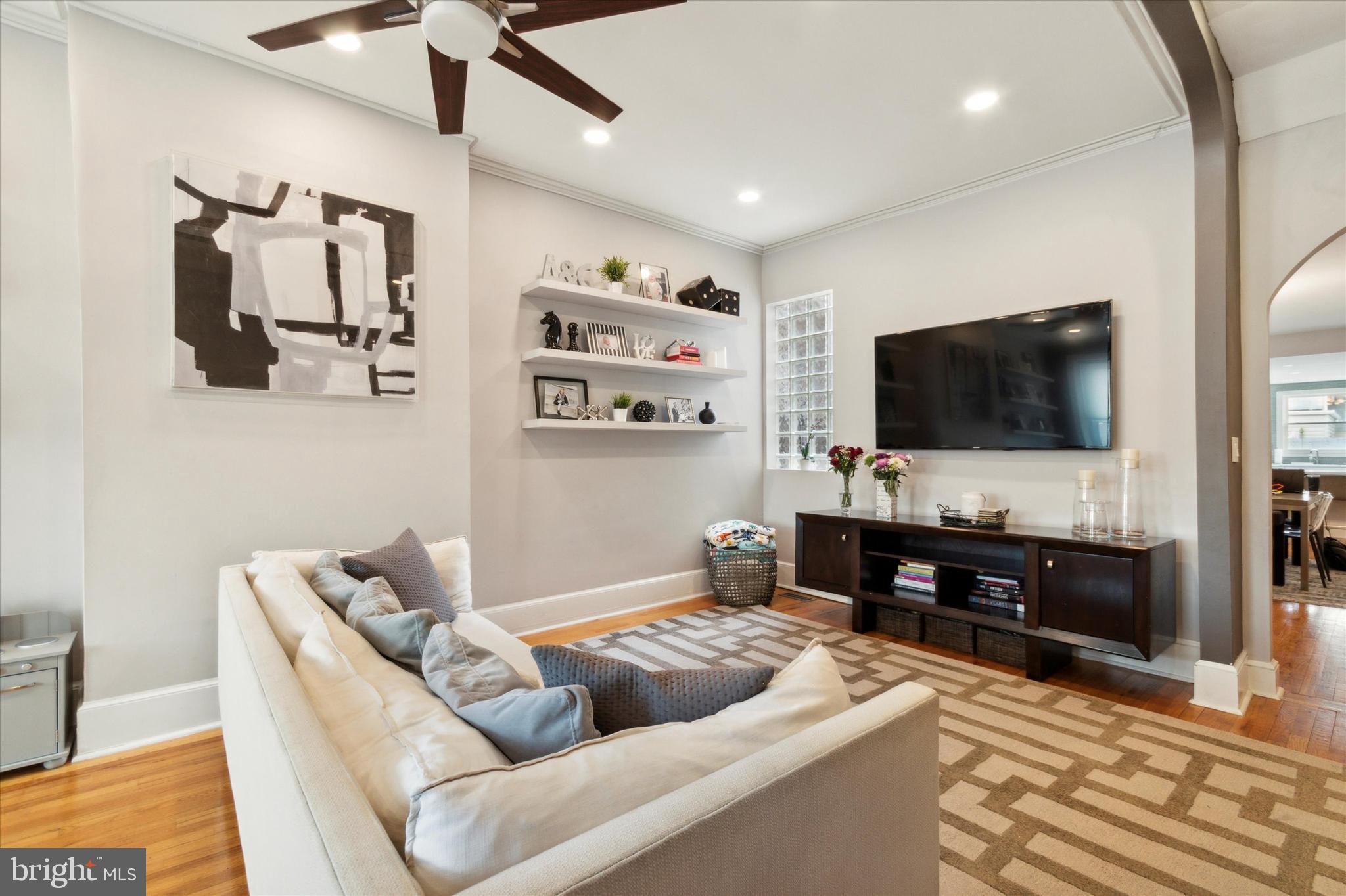 1312 E COLUMBIA AVENUE