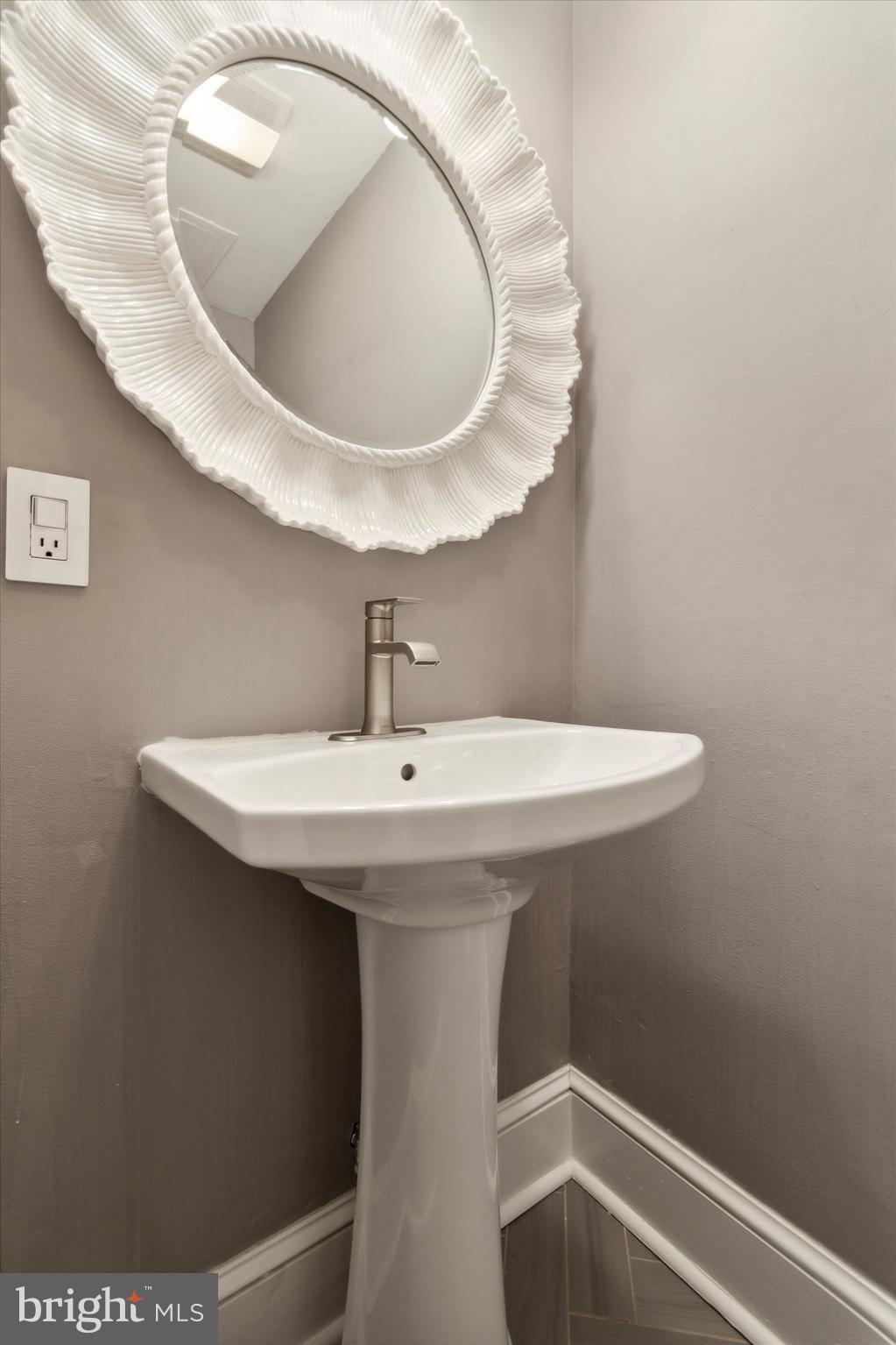 1312 E COLUMBIA AVENUE