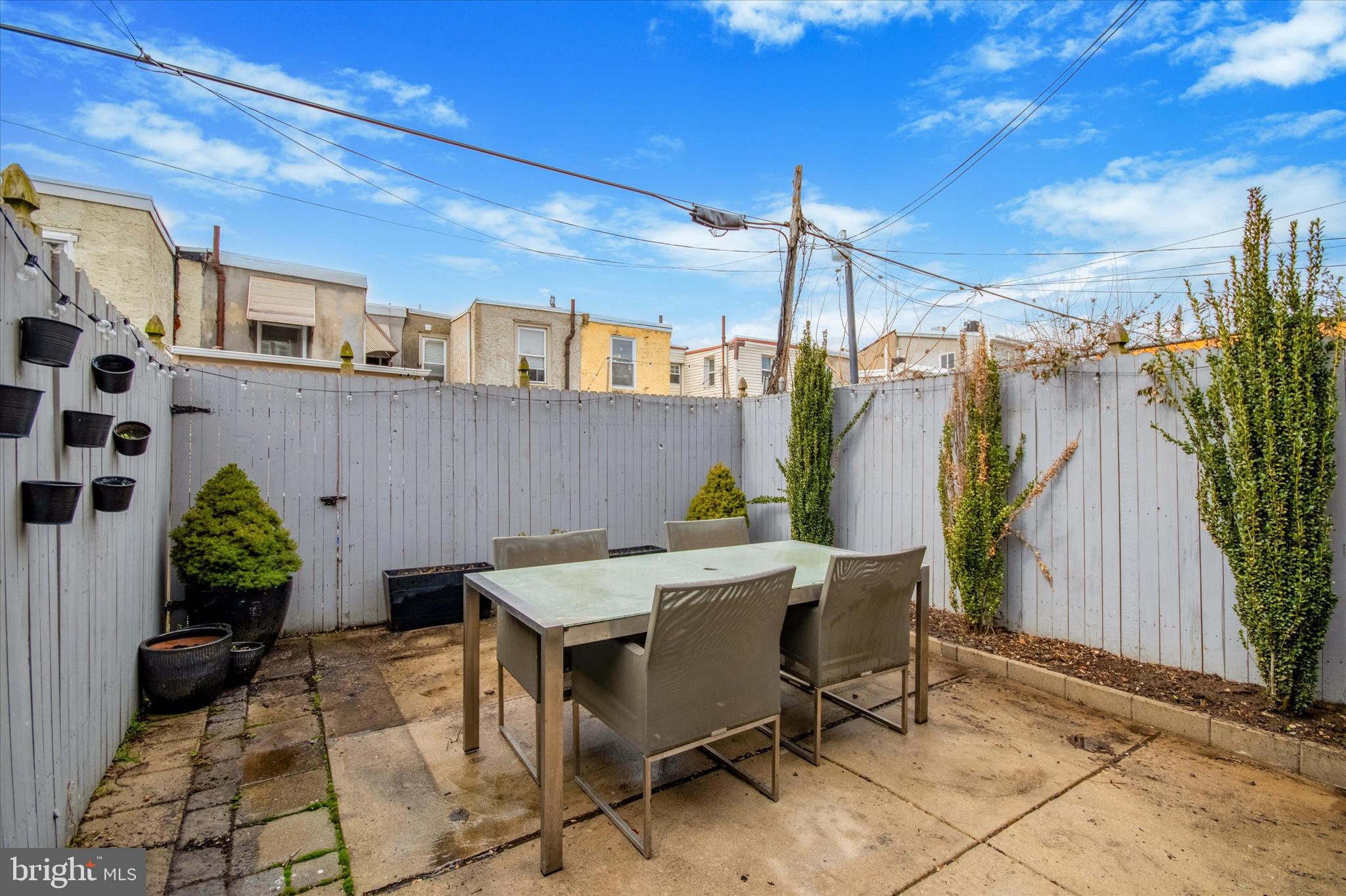 1312 E COLUMBIA AVENUE